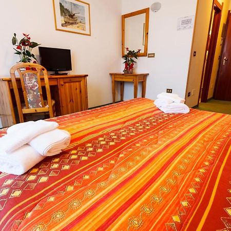 Club Hotel Solaris Cesana Torinese Zewnętrze zdjęcie