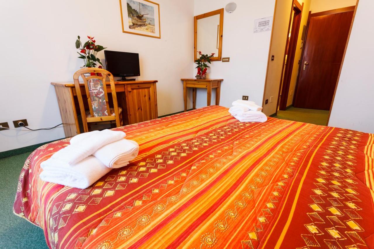 Club Hotel Solaris Cesana Torinese Zewnętrze zdjęcie