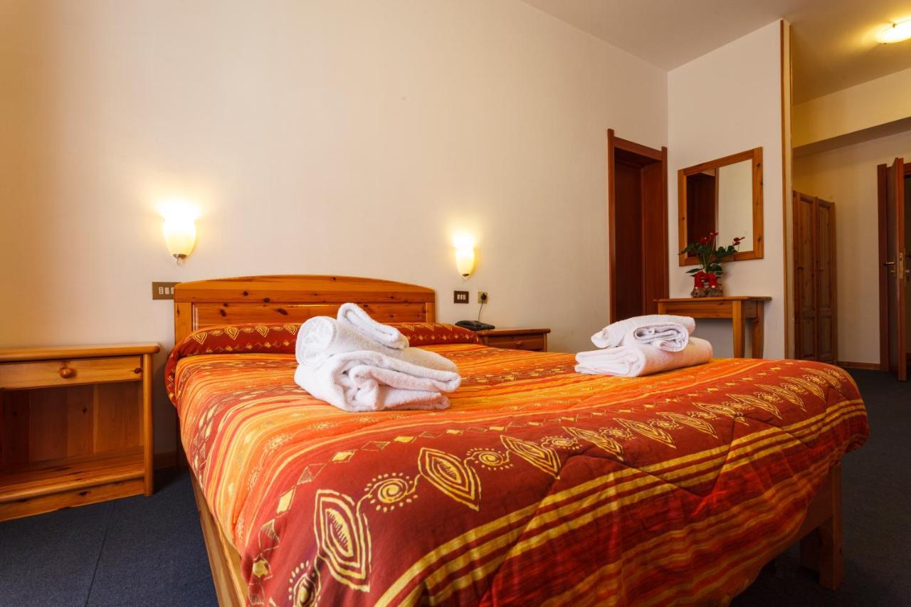 Club Hotel Solaris Cesana Torinese Zewnętrze zdjęcie
