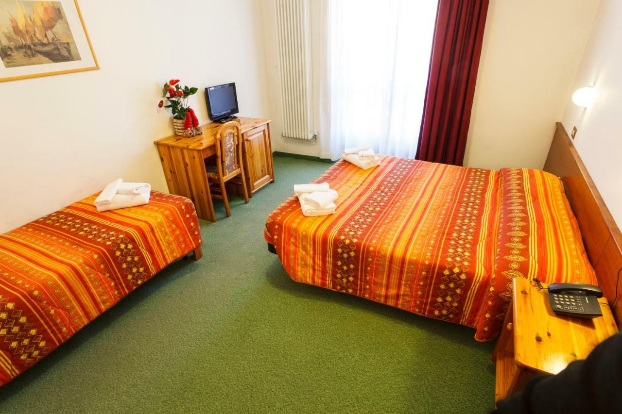 Club Hotel Solaris Cesana Torinese Zewnętrze zdjęcie