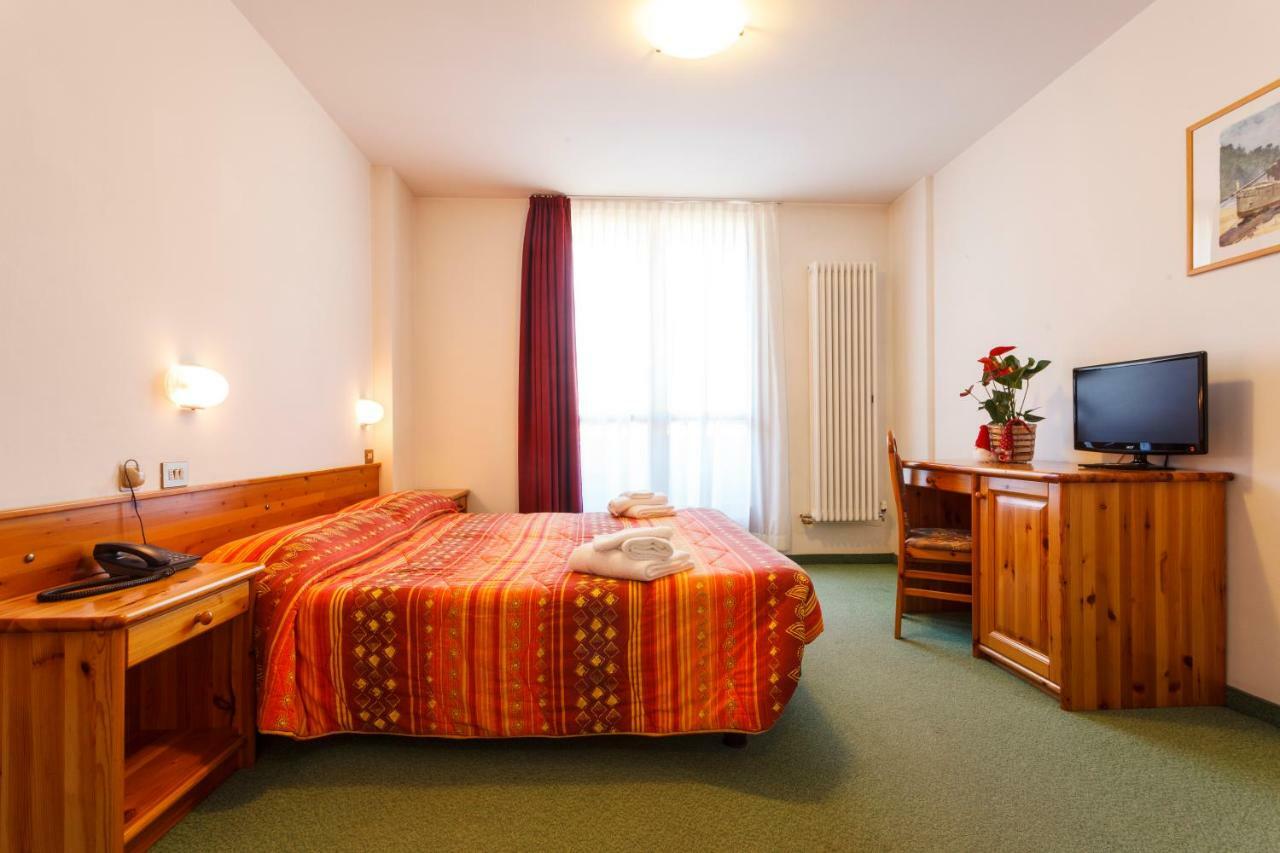 Club Hotel Solaris Cesana Torinese Zewnętrze zdjęcie